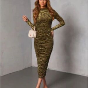 Vici Saving Grace Ruched Flocked Velvet Midi Dress - Green Size Large